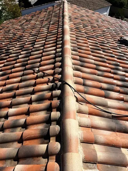 Toiture nettoyée et protégée à Évry (91) — ERGB Compagnons