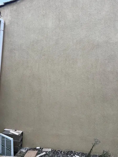 Après : façade nettoyée, support assaini, Yvelines 78