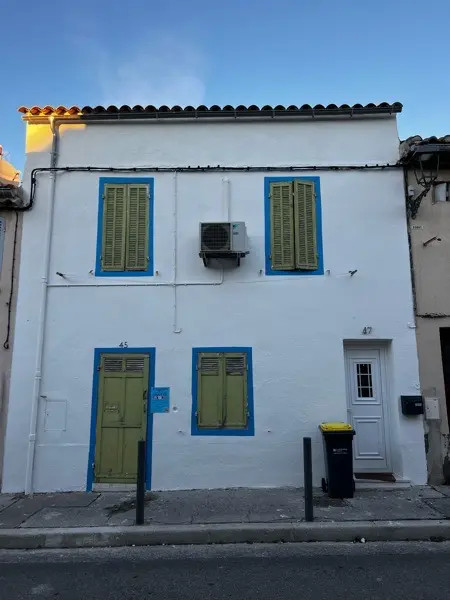 Après : façade repeinte, teinte homogène, Yvelines 78