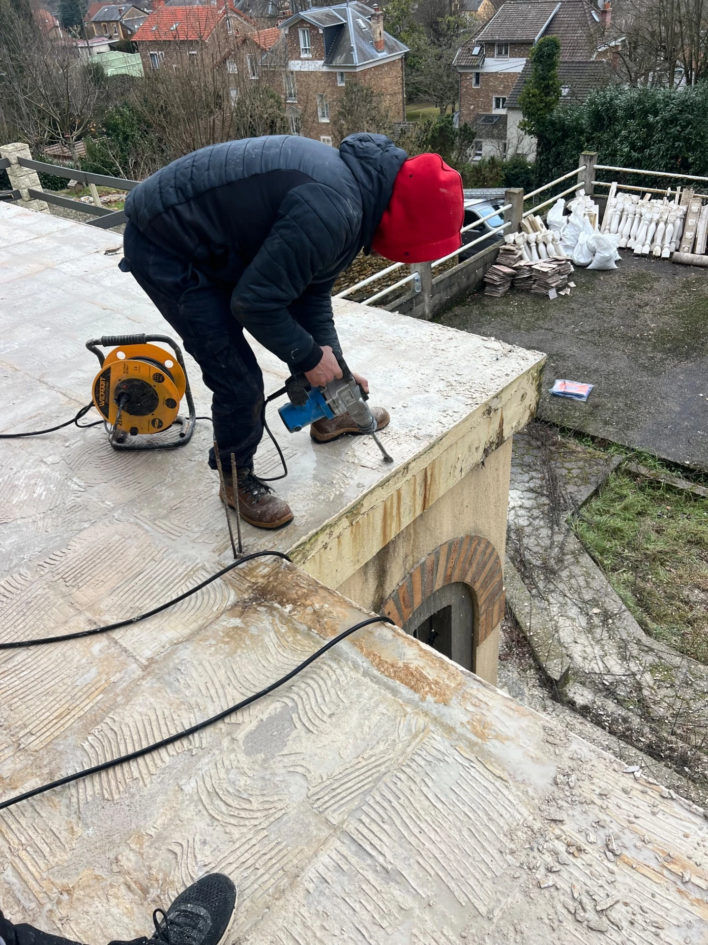 Équipe ERGB au travail – terrasse, préparation et mise en œuvre